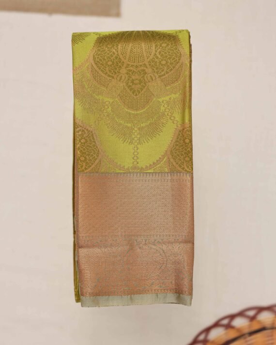 Luxurious Green Silk Saree for Elegant Occasions