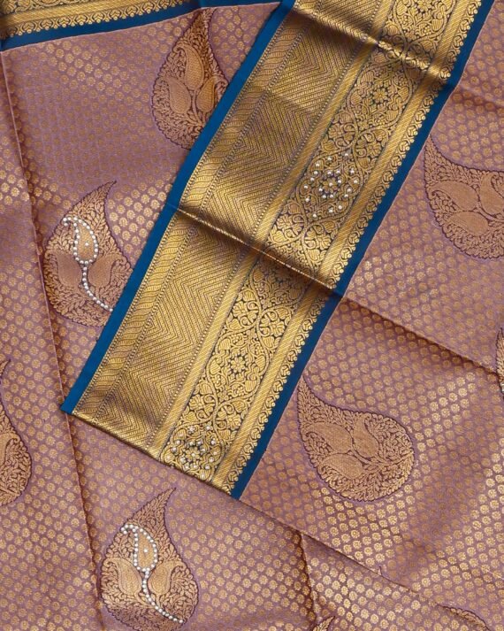 Stunning Pink Onion Kanchipuram Pure Silk Saree - Elevate Your Elegance - Image 2